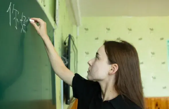 Маладая настаўніца ведае 8 тысяч кітайскіх іерогліфаў
