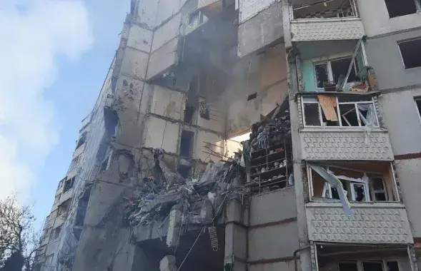 Дзевяціпавярховік пасля патраплення КАБа
