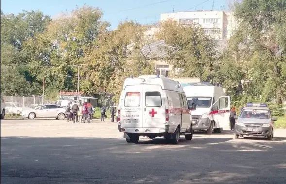 Машыны хуткай дапамогі ў школы ў Чэлябінску
