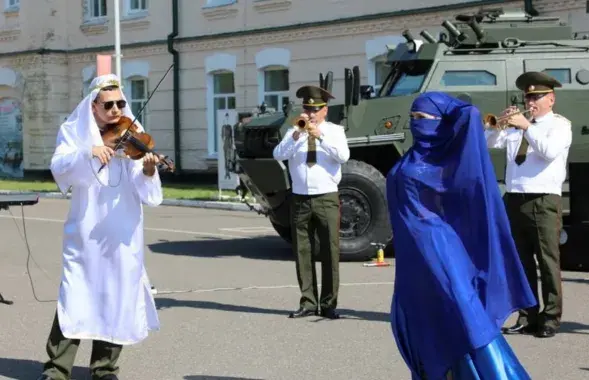 Выступают слонимские гвардейцы
