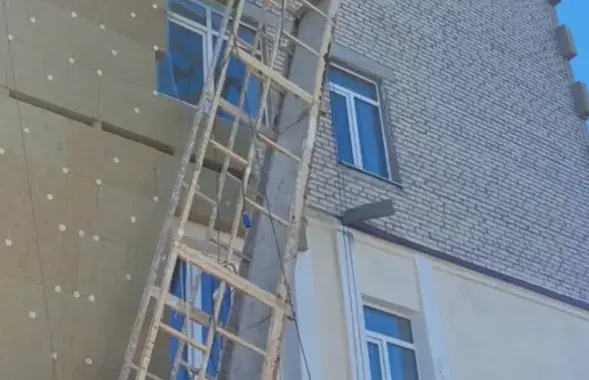 Рабочие не использовали страховочные приспособления
