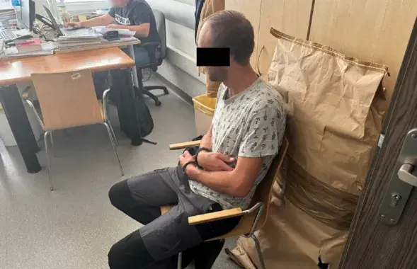 Задержанный в варшавской полиции
