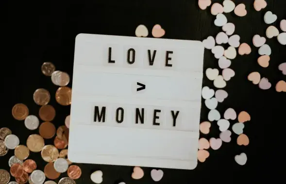 Love and&nbsp; money
