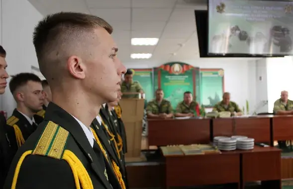 Маладыя афіцэры
