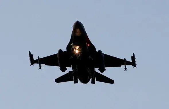 Знішчальнік-бамбавальнік F-16, ілюстрацыйнае фота
