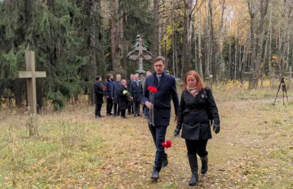 Дипломаты почтили память жертв в Куропатах
