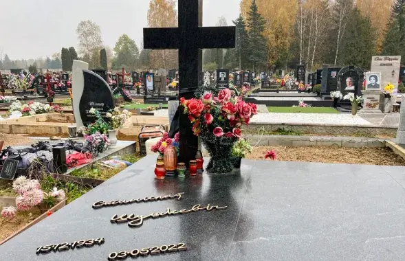 Помнік на магіле Станіслава Шушкевіча
