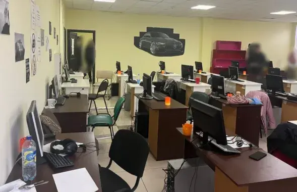 Махлярскі "кол-цэнтр" у Пінску
