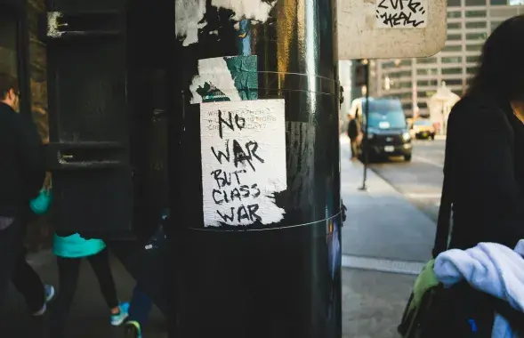 NO WAR
