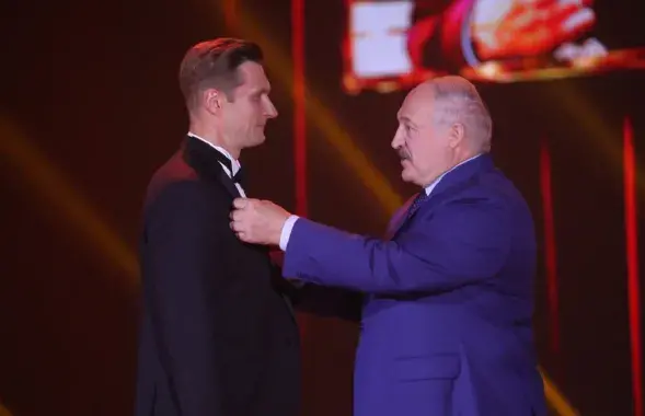 Руслан Чернецкий и Александр Лукашенко
