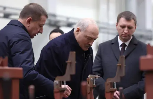 Аляксандр Лукашэнка на МАЗе
