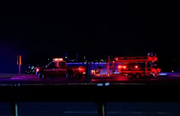 На месте аварии пассажирского самолета в США
