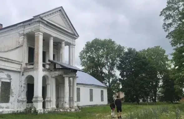 Маёнтак Падароск да таго, як яго забралі ва ўласніка
