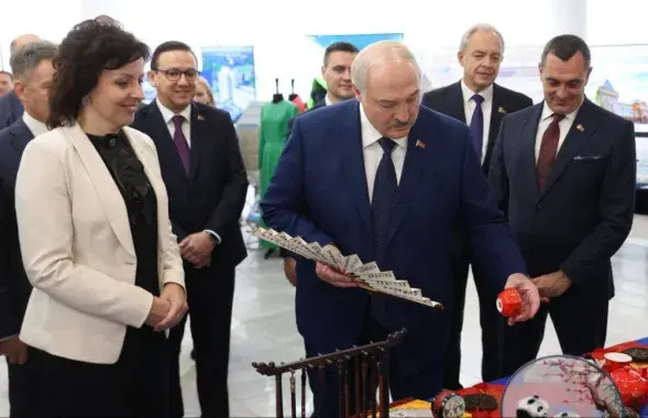Лукашенко в Витебском госуниверситете
