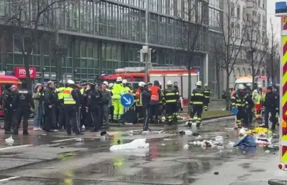 В Мюнхене авто въехало в толпу
