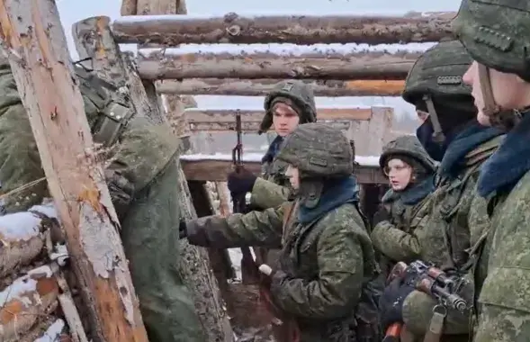 Школьнікі ў акопе
