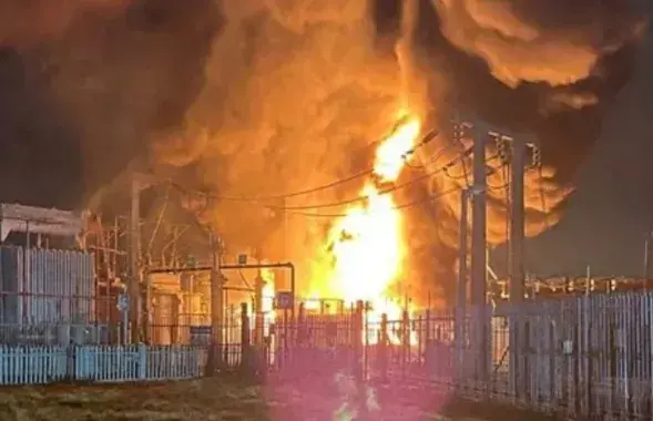 Пожар на электроподстанции удалось взять "под контроль" только утром

