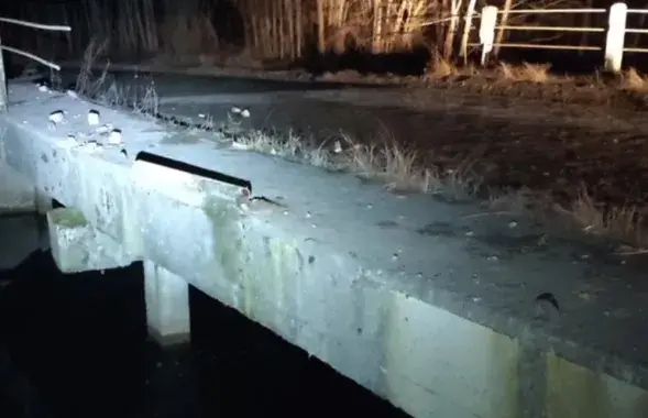 Легкавік знёс агароджу моста
