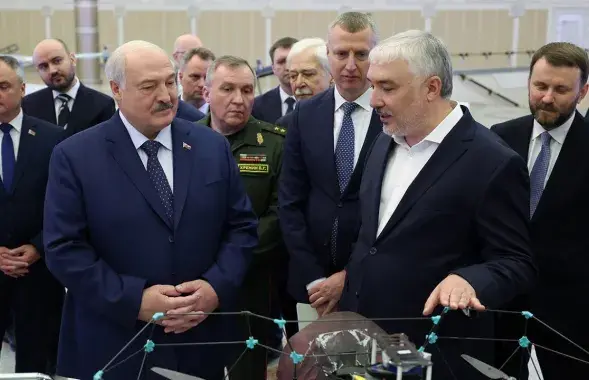 Расіяне расказваюць Аляксандру Лукашэнку пра свае беспілотнікі
