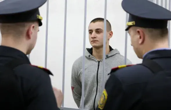 Мікіта Емяльянаў на судзе
