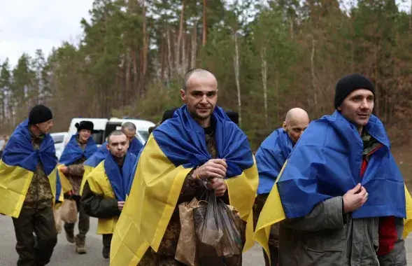 Украінскія вайскоўцы, якія вярнуліся з расійскага палону
