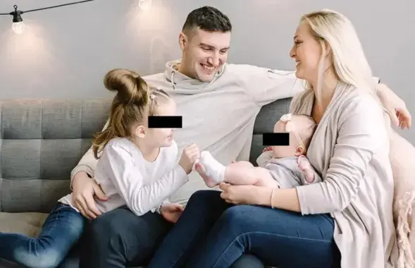 Анжаліка Мельнікава з экс-мужам Андрэем і дочкамі

