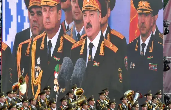 Лукашенко на параде

