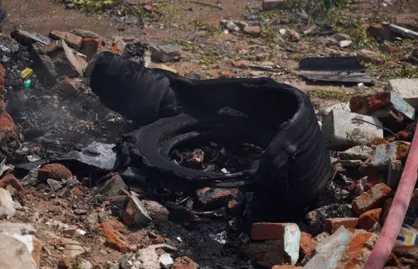 Погибли все люди на борту упавшего под Ахмедабадом "Боинга"
