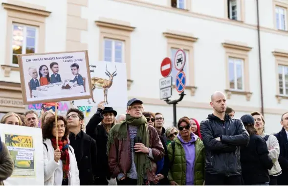 Протест в Литве против того, чтобы представитель "Зари Немана" руководил культурой в стране.
