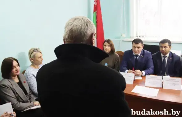 Заседание комиссии по "тунеядцам"
