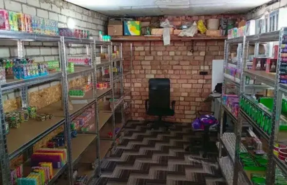 Больш за тысячу вейпаў захоўваліся ў гаражы
