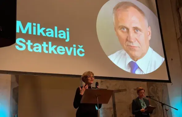 Марына Адамовіч атрымала прэмію для Мікалая Статкевіча
