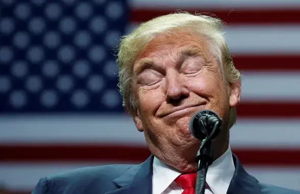 Задаволены Дональд Трамп
