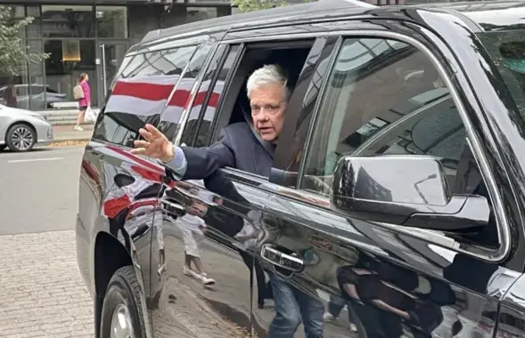 Джон Коўл
