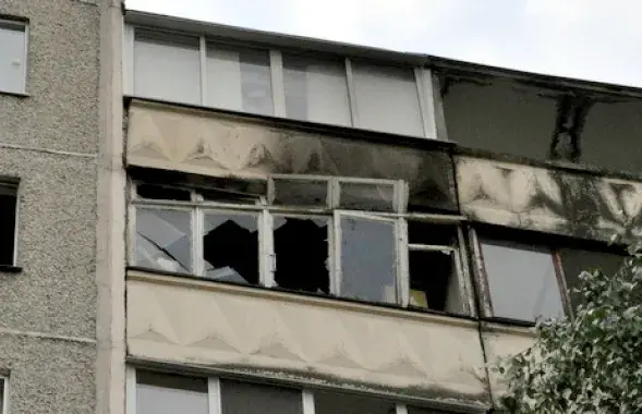 МНС: Папярэдняй версіі здарэння ў жылым доме ў Мінску пакуль няма
