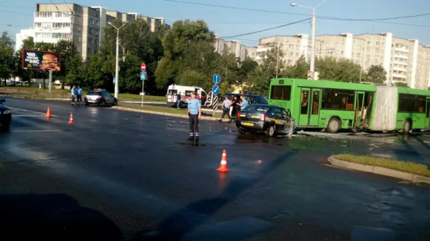 У аўтааварыі ў Мінску загінулі двое пасажыраў таксі