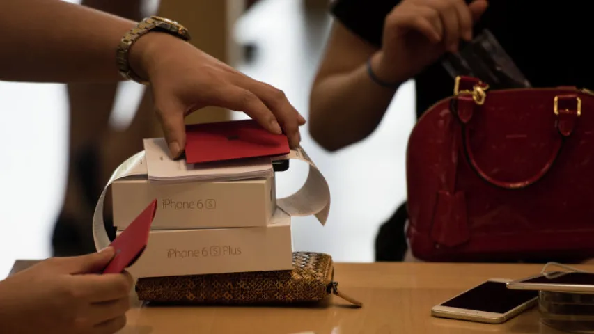 25 верасня ў рознічны продаж паступіў iPhone 6s (фота)