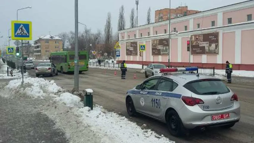 У Пінску аўтобус збіў жанчыну і сутыкнуўся з легкавіком