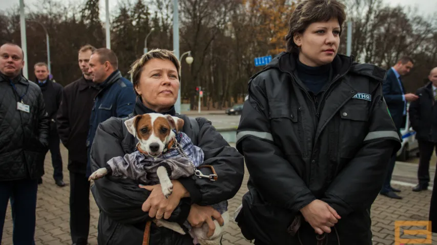 На выставе ў Мінску міліцыя раструшчыла двух "чалавек" (фота)