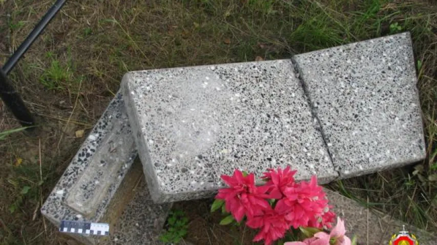 Два мінчукі пашкодзілі шэсць надмагільных помнікаў у Крупскім раёне