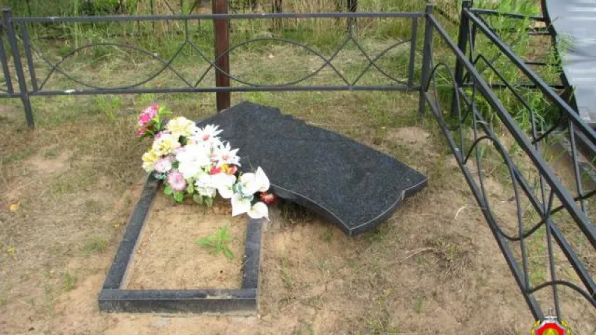 Два мінчукі пашкодзілі шэсць надмагільных помнікаў у Крупскім раёне