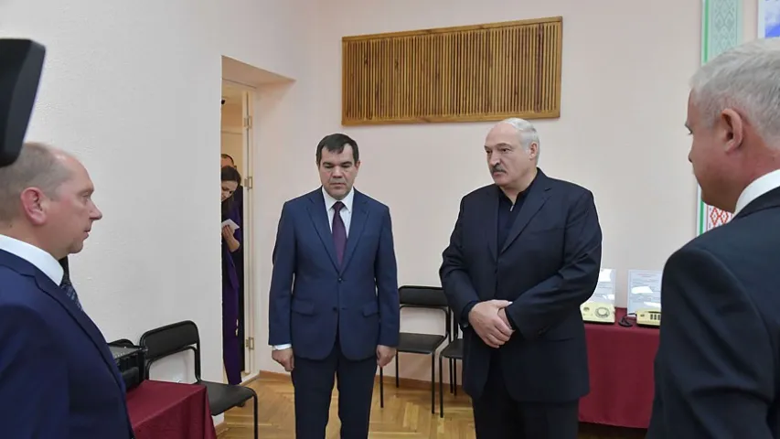 Лукашэнку паказалі спецтэхніку КДБ для нейтралізацыі беспілотнікаў