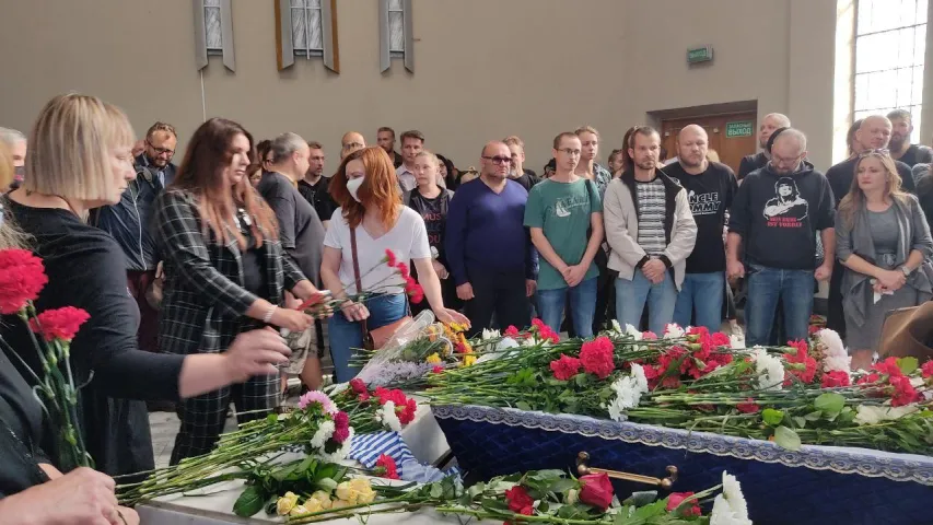На Паўночных могілках Мінска развіталіся з Юрыем Навумавым з NEURO DUBEL