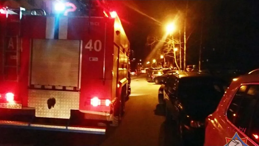 Позна ўвечары з дома ў Мінску эвакуявалі 30 чалавек (фота)