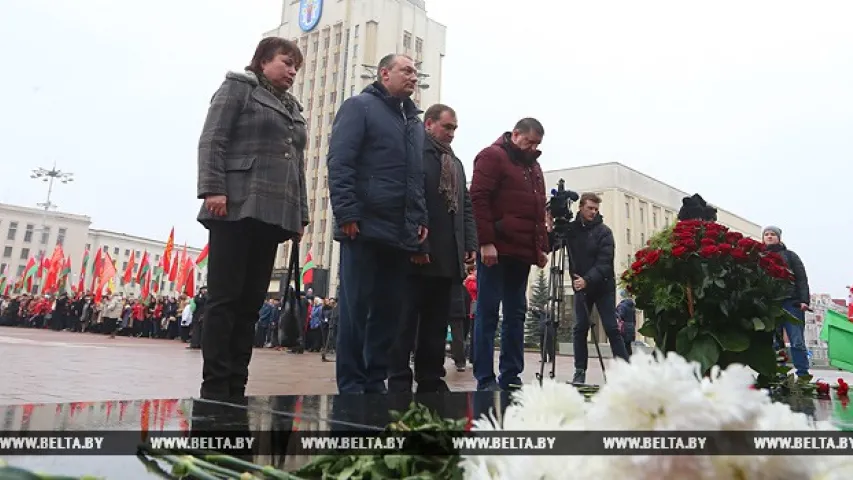 На 100-годдзе Кастрычніцкай рэвалюцыі ў Мінску прыйшло каля 700 чалавек