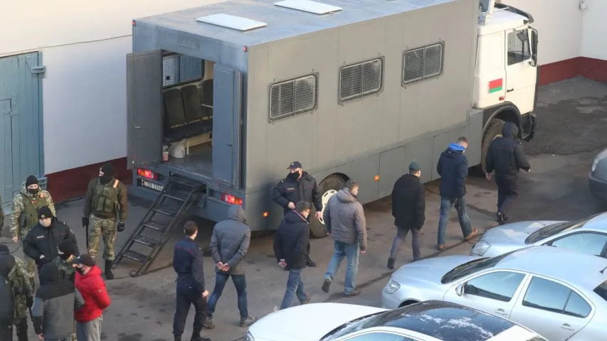 Минск снова вышел погулять: как прошёл марш районов 6 декабря