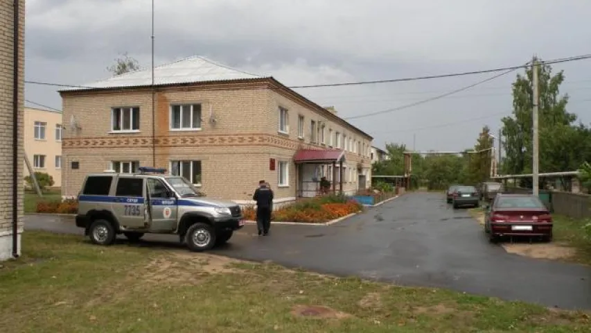 У Слуцкім раёне невядомыя пракалолі шыны больш чым дзясятка машын (фота)