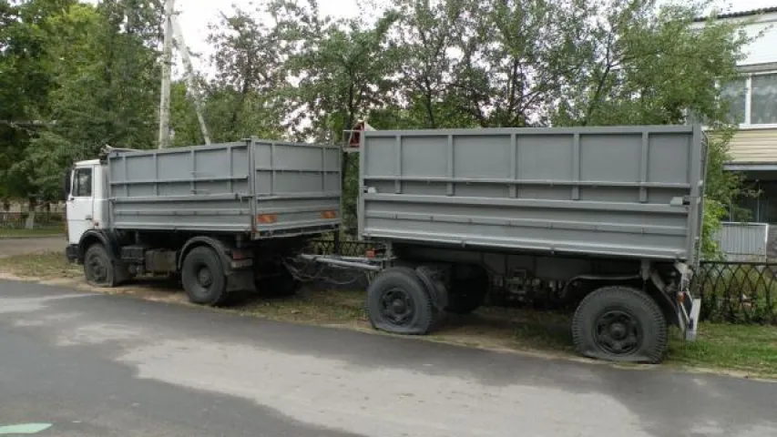 У Слуцкім раёне невядомыя пракалолі шыны больш чым дзясятка машын (фота)