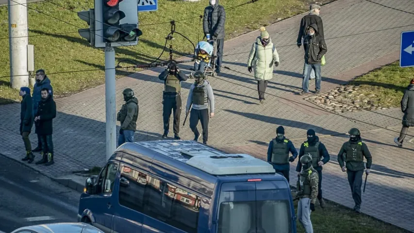 Минск снова вышел погулять: как прошёл марш районов 6 декабря